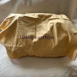 100% Authentic Louis Vuitton Stresa
PM Brown Monogram Shoulder Bag